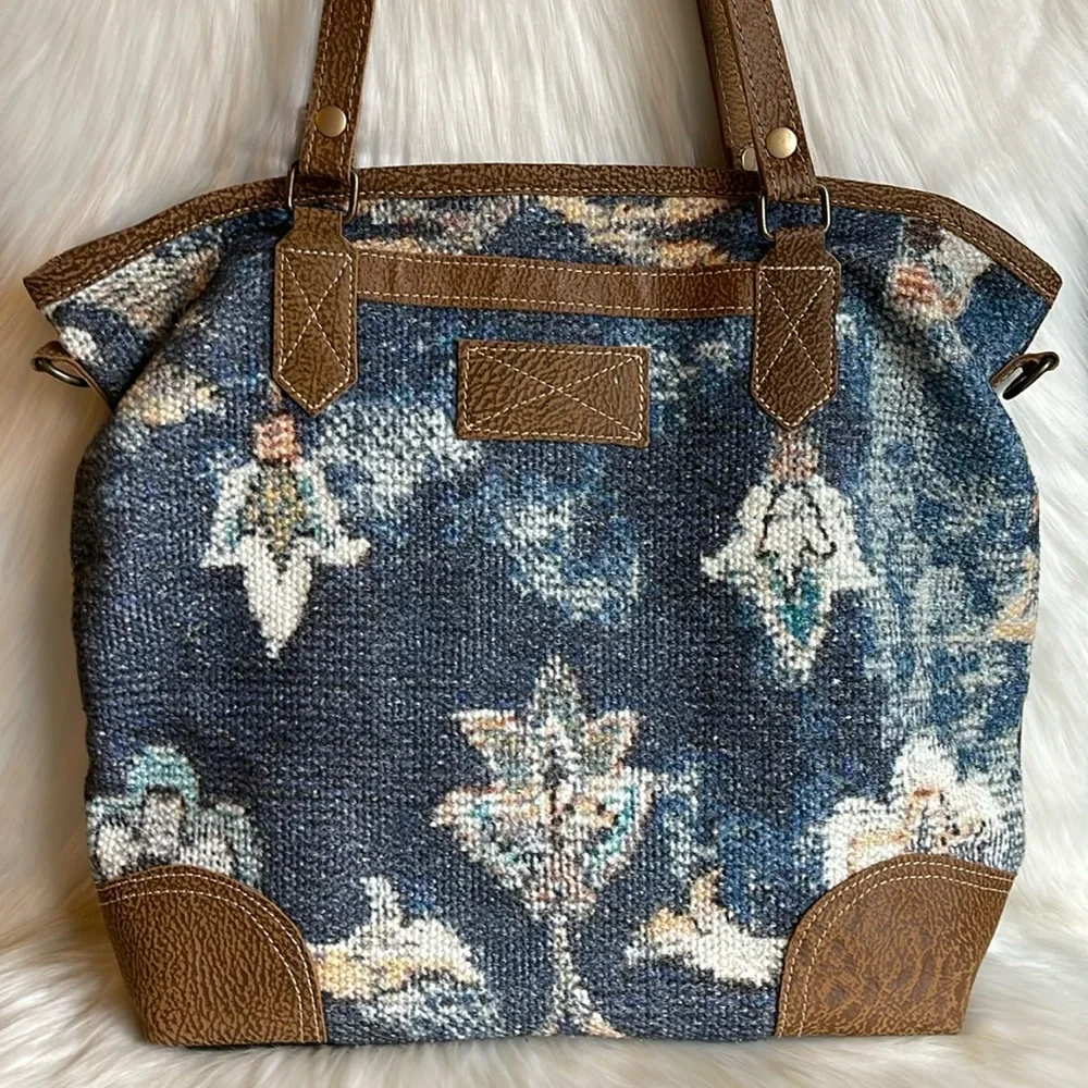 Myra Bag Shoulder Bag